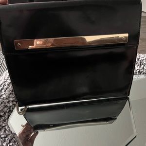 𝙱𝚕𝚊𝚌𝚔 𝚂𝚕𝚎𝚎𝚔 𝚊𝚗𝚍 𝙲𝚑𝚒𝚌 𝙲𝚕𝚞𝚝𝚌𝚑 𝙱𝚊𝚐